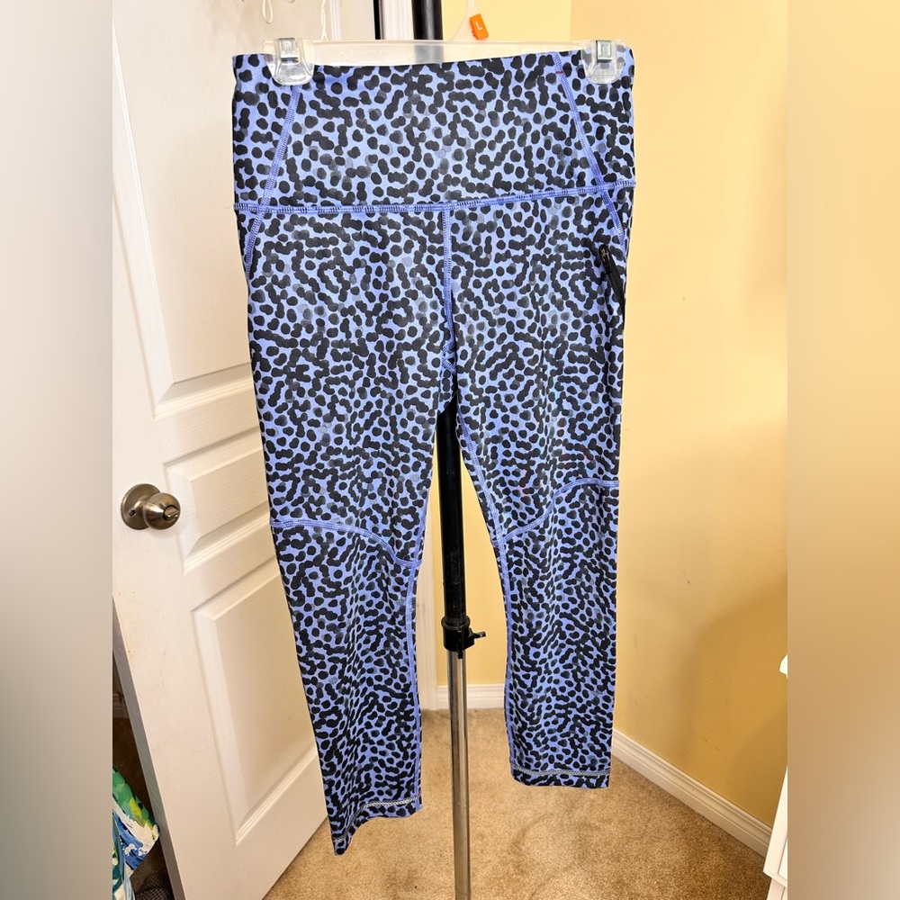 Lululemon size 6 Nwot leggings blue with black leopard print